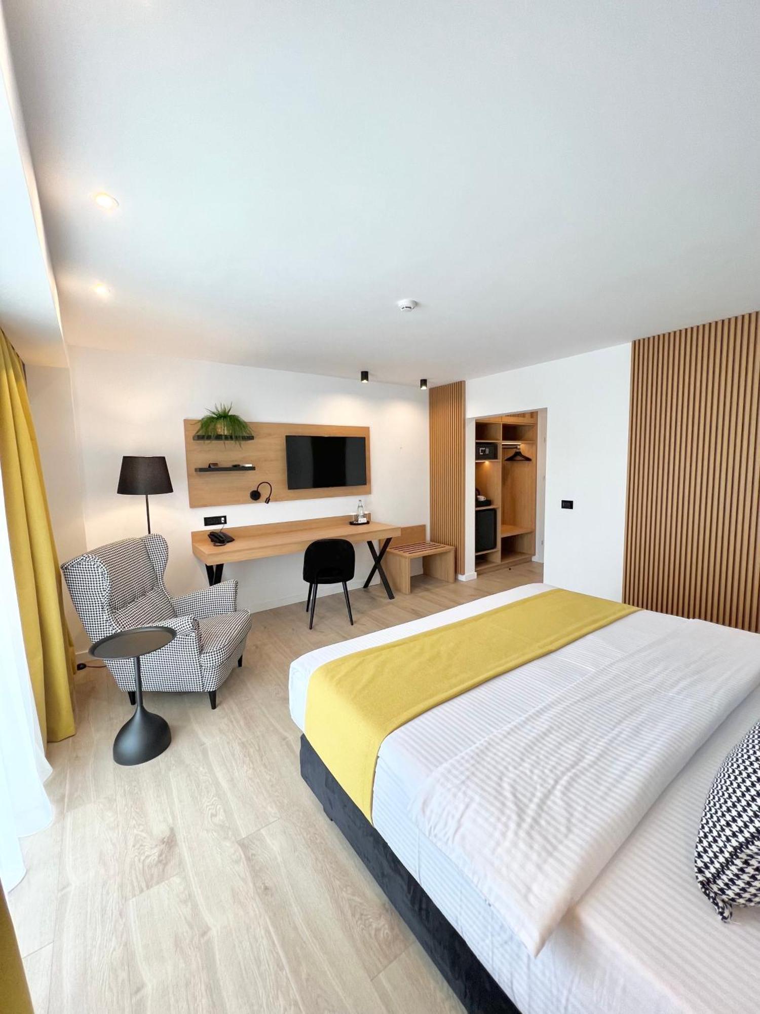 Krystal Boutique Mansion Otel Hunedoara Dış mekan fotoğraf