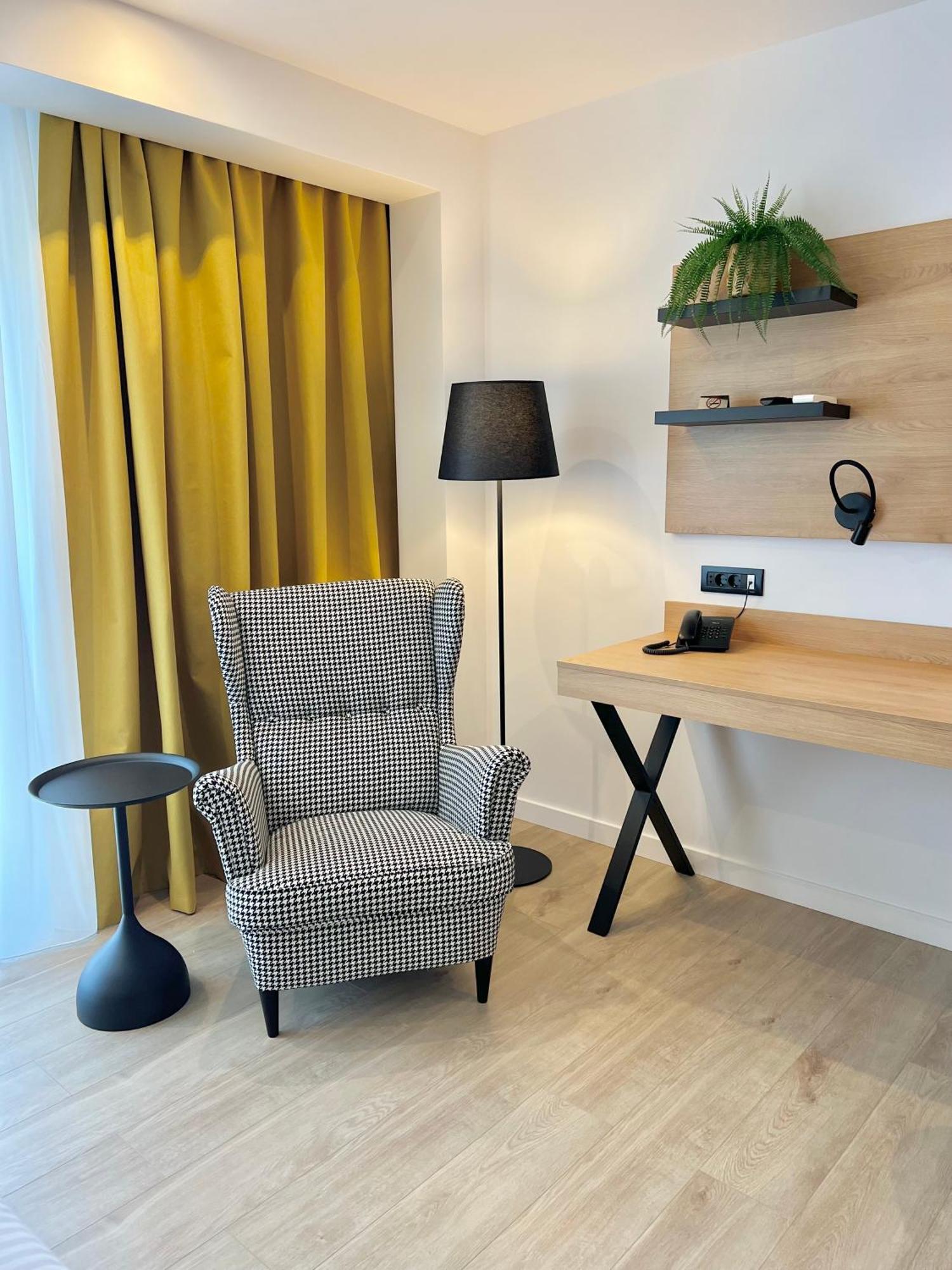 Krystal Boutique Mansion Otel Hunedoara Dış mekan fotoğraf
