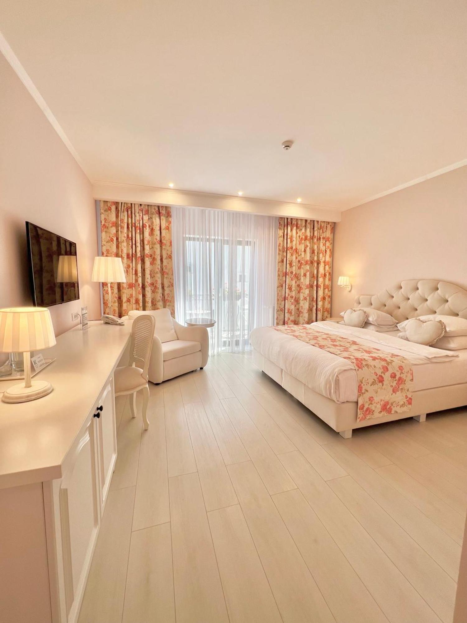 Krystal Boutique Mansion Otel Hunedoara Dış mekan fotoğraf