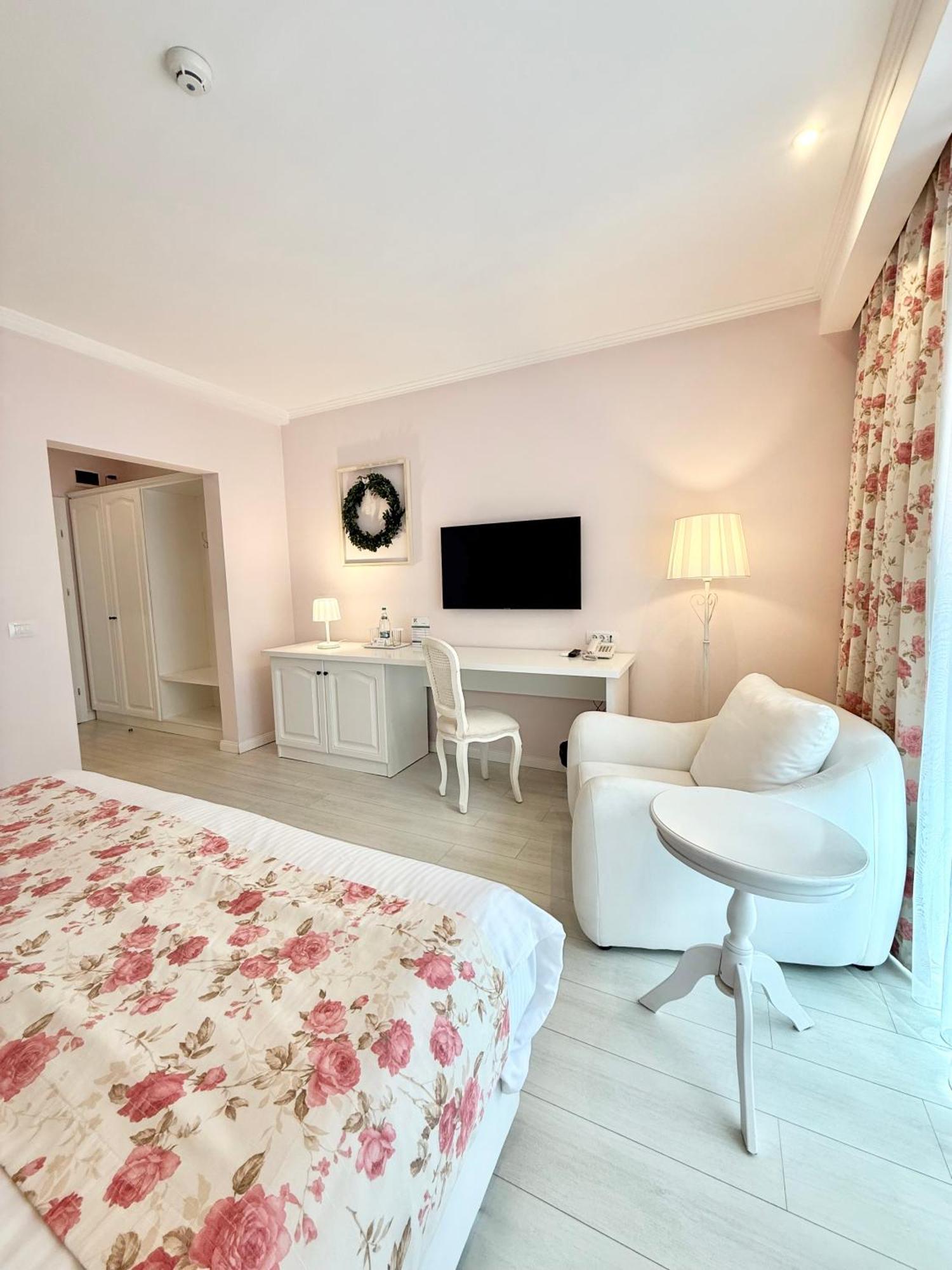 Krystal Boutique Mansion Otel Hunedoara Dış mekan fotoğraf
