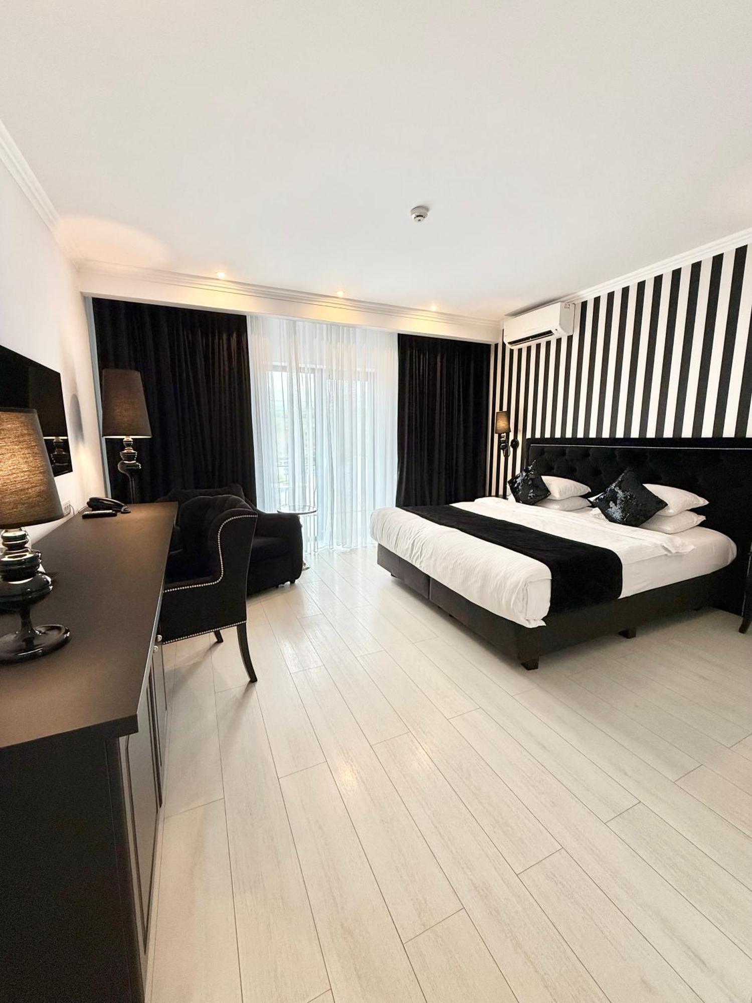 Krystal Boutique Mansion Otel Hunedoara Dış mekan fotoğraf