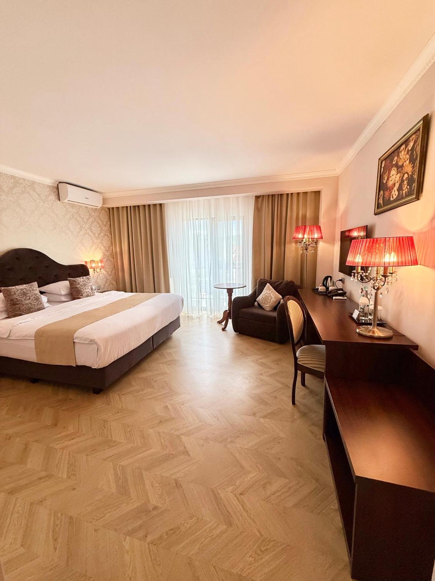 Krystal Boutique Mansion Otel Hunedoara Dış mekan fotoğraf