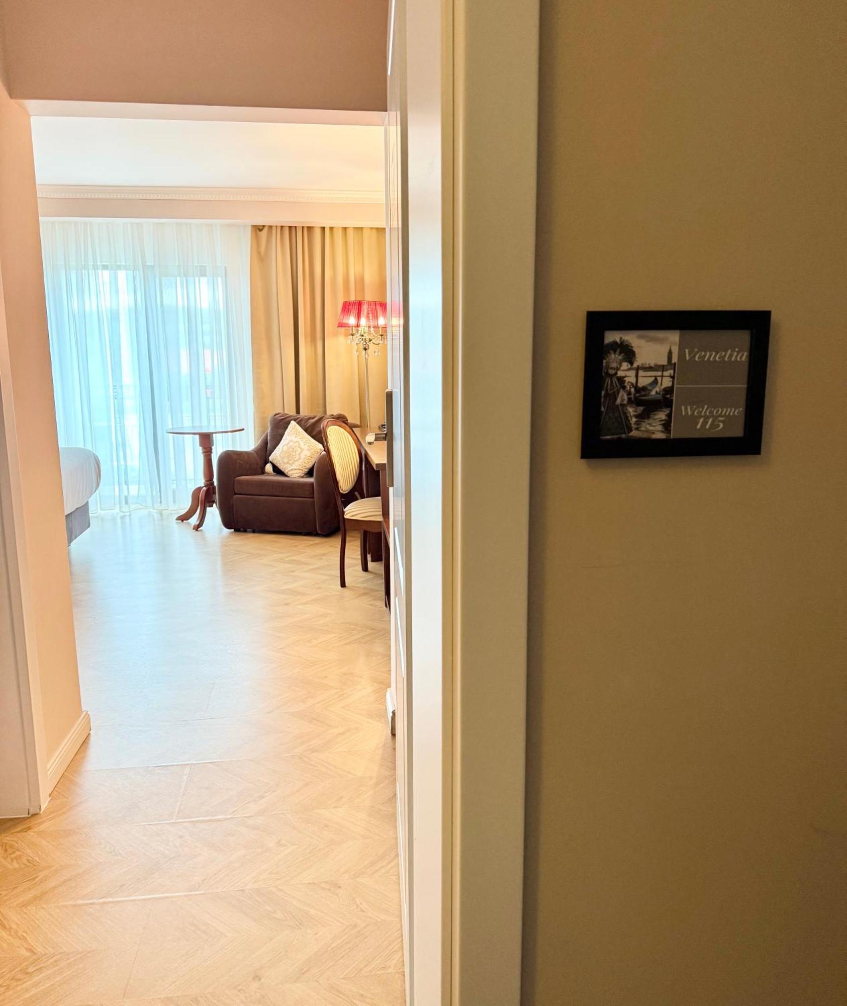 Krystal Boutique Mansion Otel Hunedoara Dış mekan fotoğraf