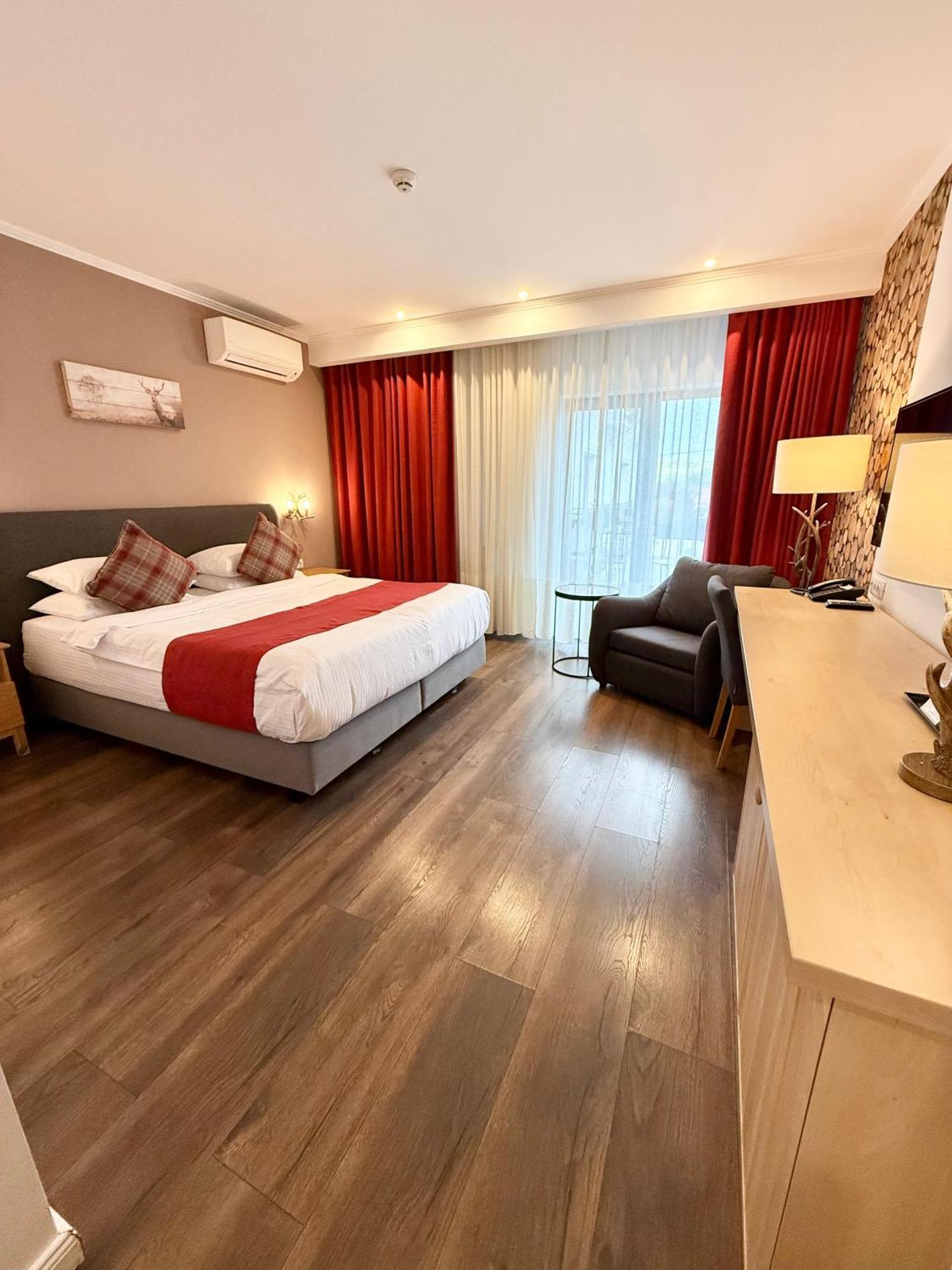 Krystal Boutique Mansion Otel Hunedoara Dış mekan fotoğraf