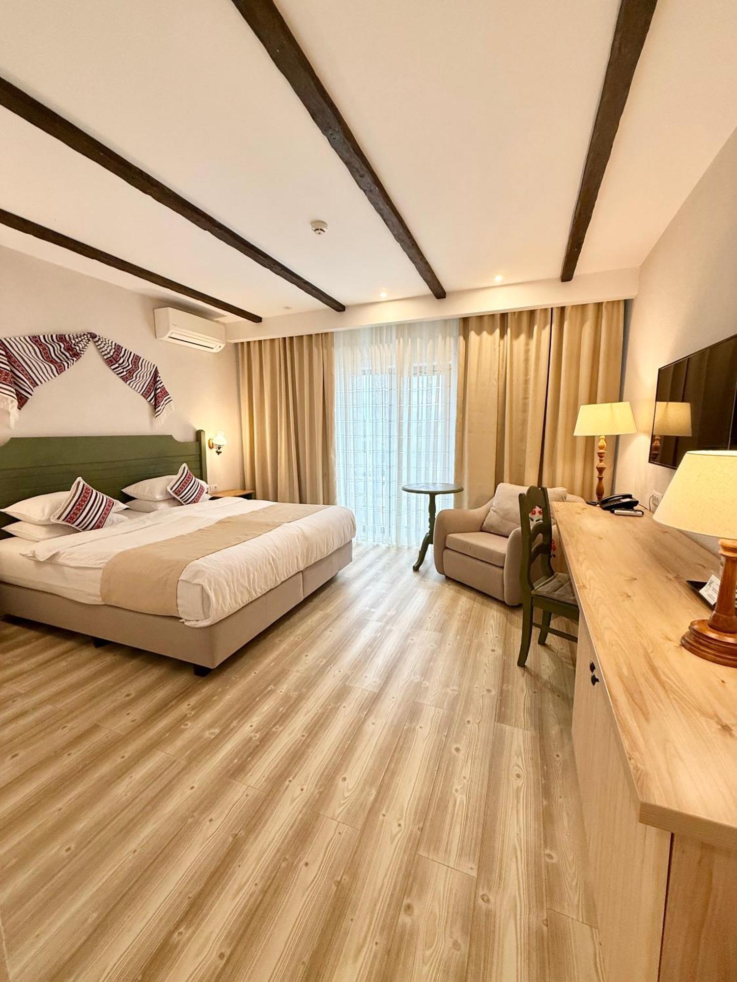 Krystal Boutique Mansion Otel Hunedoara Dış mekan fotoğraf