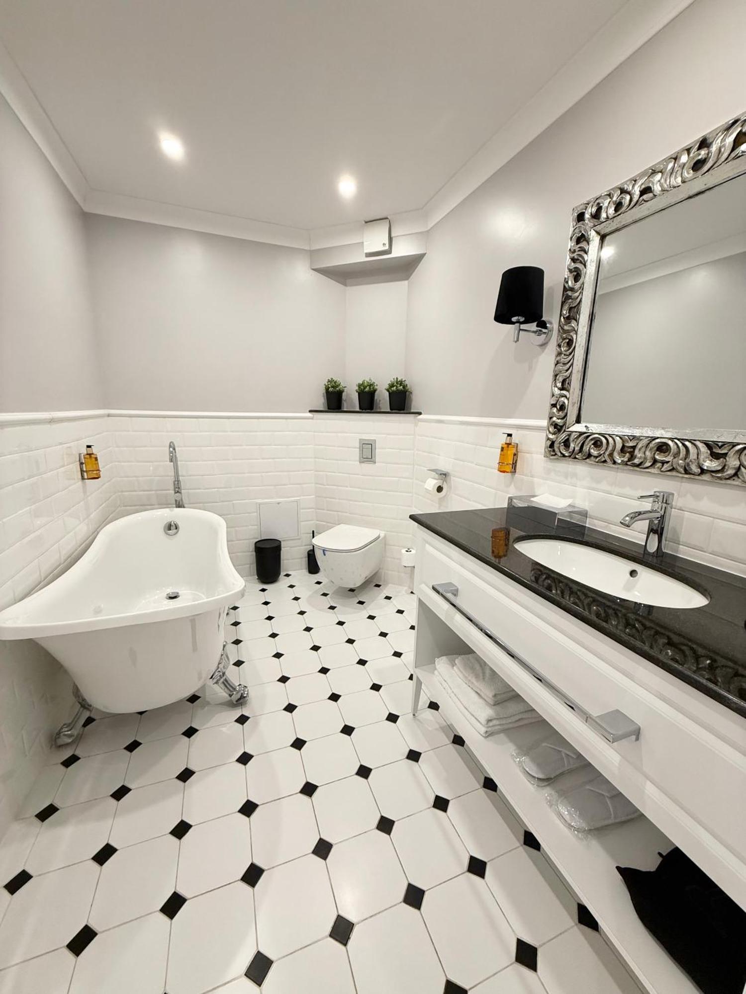 Krystal Boutique Mansion Otel Hunedoara Dış mekan fotoğraf